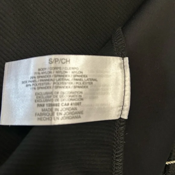 Greg Norman Collection Women’s Golf Vest - Picture 8 of 9